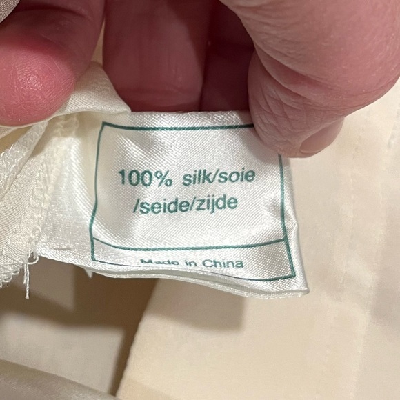 LAURA ASHLEY – Silk Blouse with Embroidered Collar (Size Estimated size 22) - Picture 5 of 9